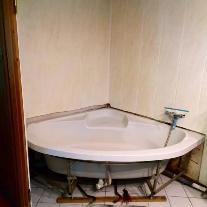 Douche avec r&eacute;novation des murs et pose de plaques effet bois &agrave; Ottwiller Forbach 0