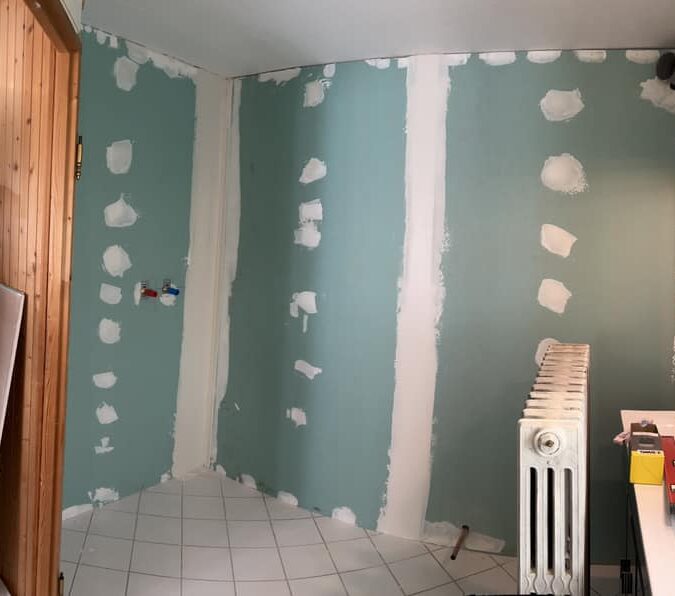 Douche avec r&eacute;novation des murs et pose de plaques effet bois &agrave; Ottwiller Molsheim 5