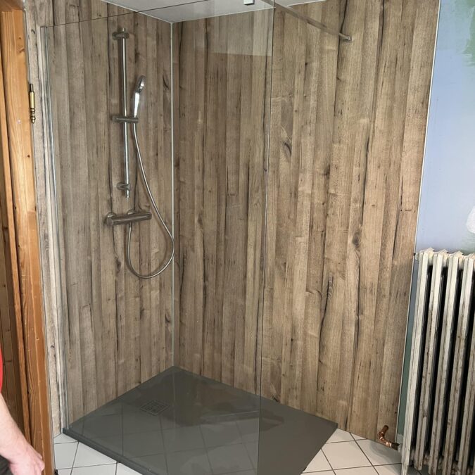 Douche avec r&eacute;novation des murs et pose de plaques effet bois &agrave; Ottwiller Freyming-Merlebach 11
