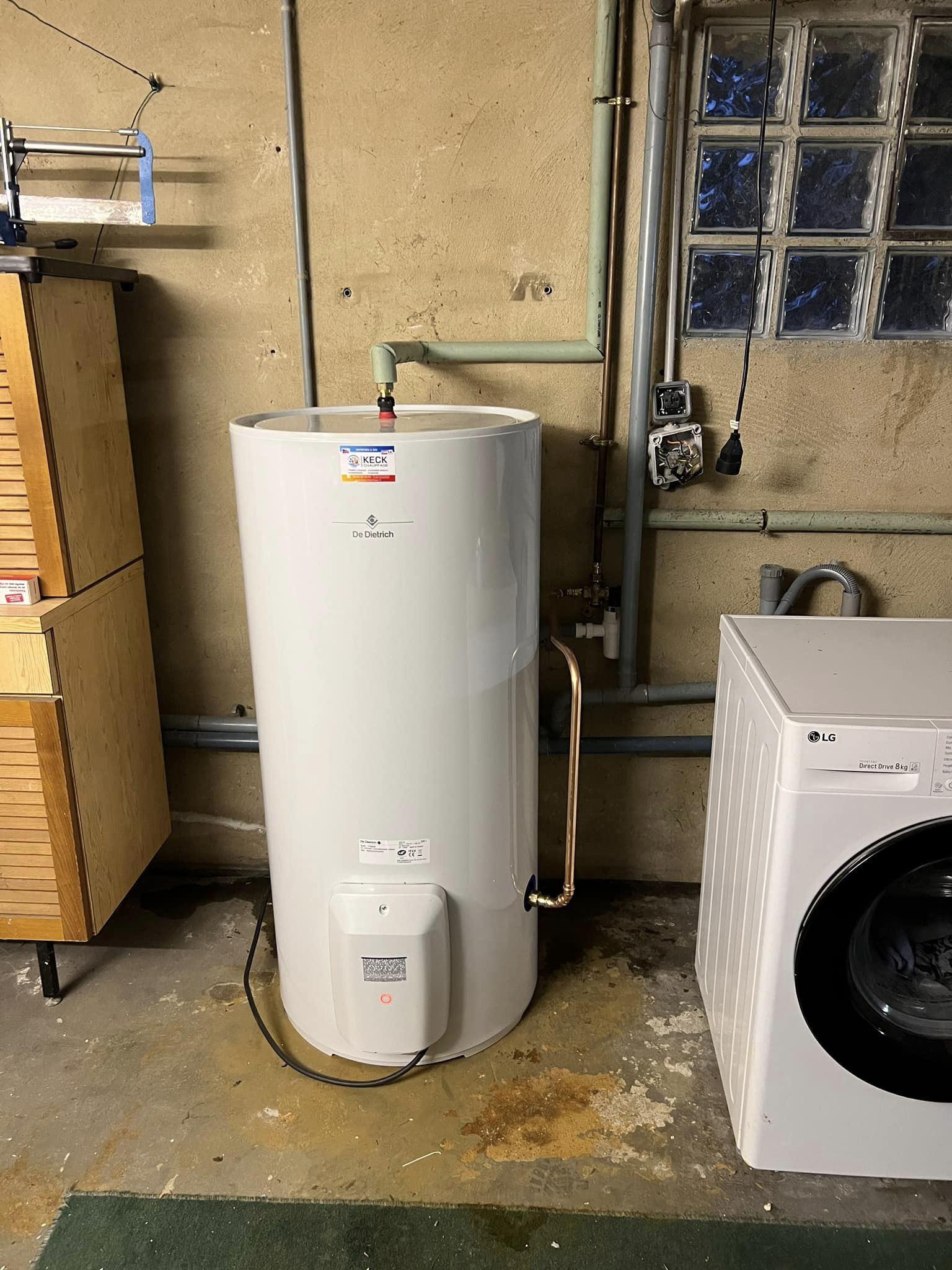 Remplacement d&rsquo;un vieux chauffe-eau &eacute;lectrique par un nouveau De Dietrich &agrave; &Eacute;guelshardt Freyming-Merlebach