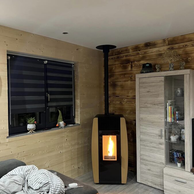 Pose d&rsquo;un p&ocirc;le &agrave; granul&eacute;s Solzaima 12kw avec tubage double parois isol&eacute; &agrave; Voellerdingen Saverne 0