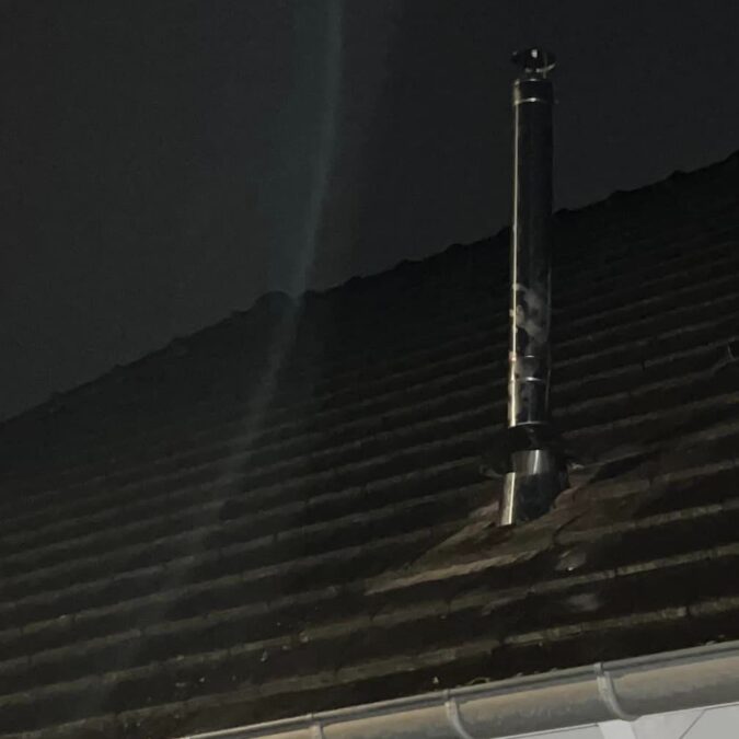 Pose d&rsquo;un p&ocirc;le &agrave; granul&eacute;s Solzaima 12kw avec tubage double parois isol&eacute; &agrave; Voellerdingen Forbach 3