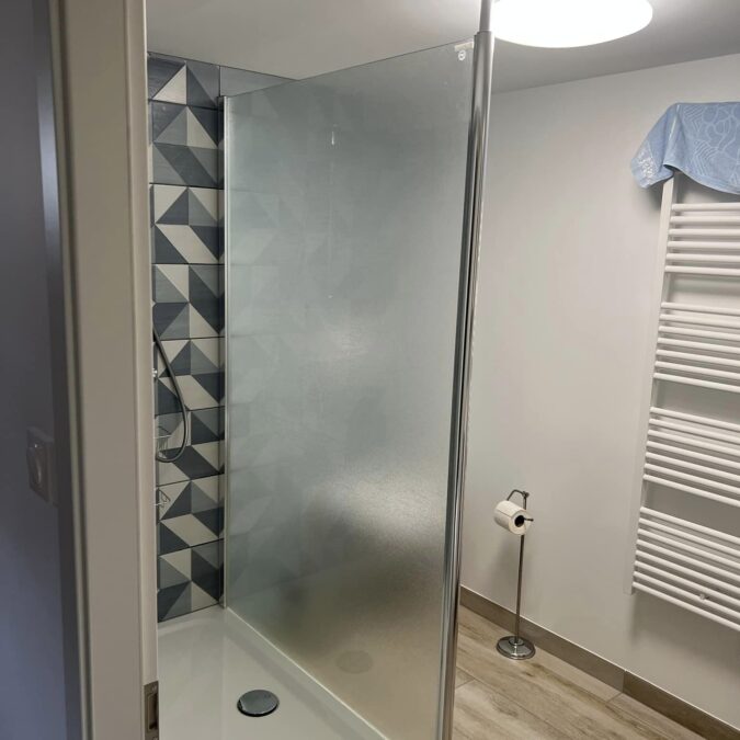 Pose d&rsquo;une paroi de douche sur mesure Sanswiss &agrave; Strasbourg Behren-l&egrave;s-Forbach 0