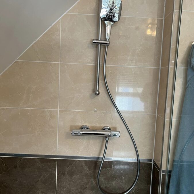 Pose d&rsquo;une paroi de douche sur mesure Sanswiss &agrave; Strasbourg Saverne 3