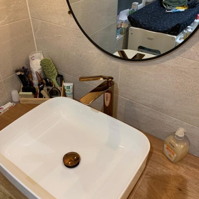 Cr&eacute;ation d&rsquo;un meuble de salle de bain avec de belles planches et robinetterie Paini France couleur Gold rose Behren-l&egrave;s-Forbach 2