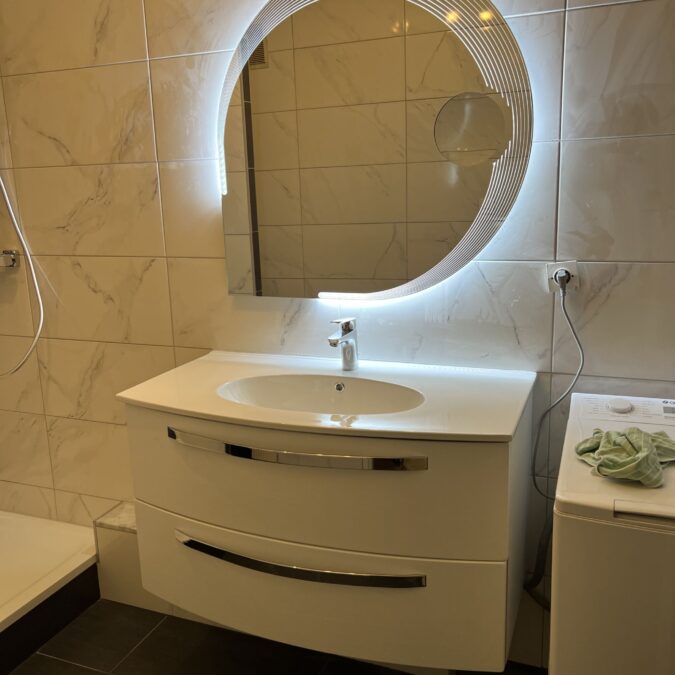 Enl&egrave;vement d&rsquo;une baignoire et mise en place d&rsquo;une douche pour faciliter l&rsquo;acc&egrave;s et moderniser la salle de bain ainsi que le Wc dans un appartement sur Sarrebourg Stiring-Wendel 1