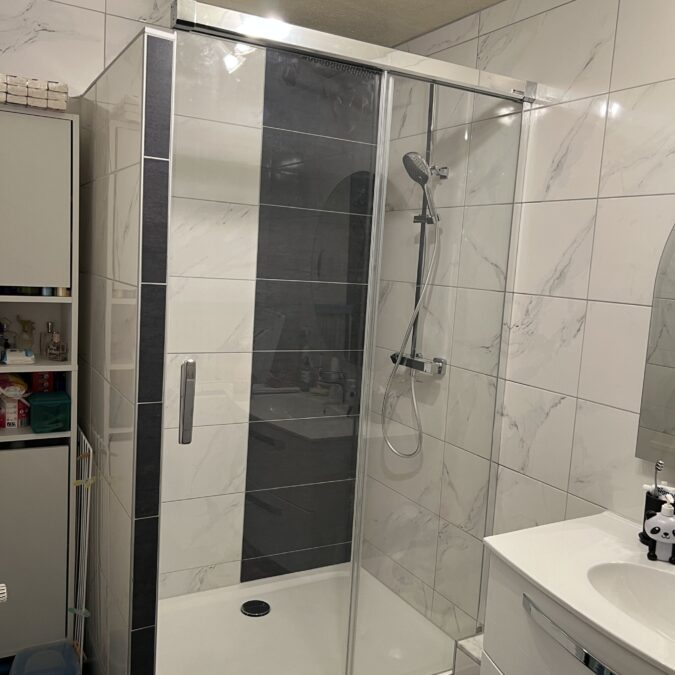 Enl&egrave;vement d&rsquo;une baignoire et mise en place d&rsquo;une douche pour faciliter l&rsquo;acc&egrave;s et moderniser la salle de bain ainsi que le Wc dans un appartement sur Sarrebourg Molsheim 5