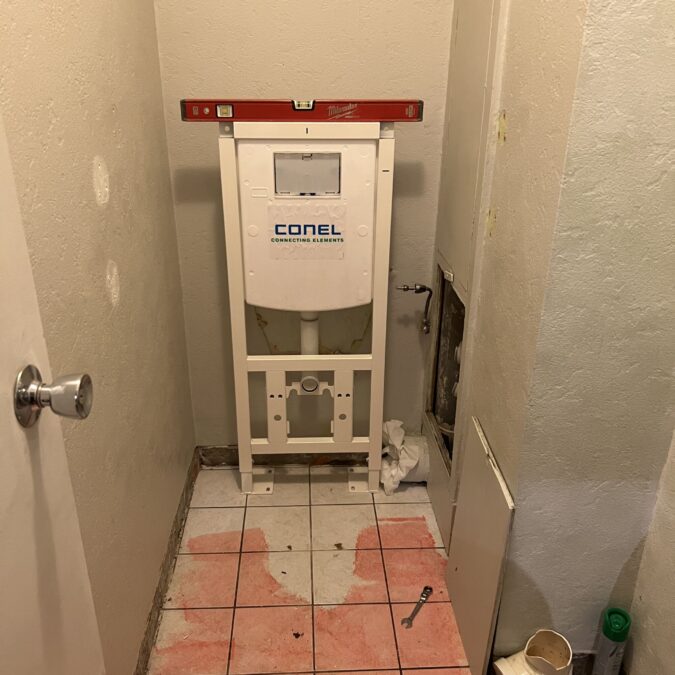 Enl&egrave;vement d&rsquo;une baignoire et mise en place d&rsquo;une douche pour faciliter l&rsquo;acc&egrave;s et moderniser la salle de bain ainsi que le Wc dans un appartement sur Sarrebourg Sarrebourg 6