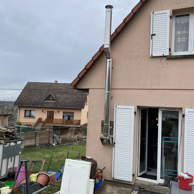 Pose d&rsquo;un po&ecirc;le a bois RIKA a DURSTEL en remplacement d&rsquo;un po&ecirc;le a granul&eacute;s Brumath 2